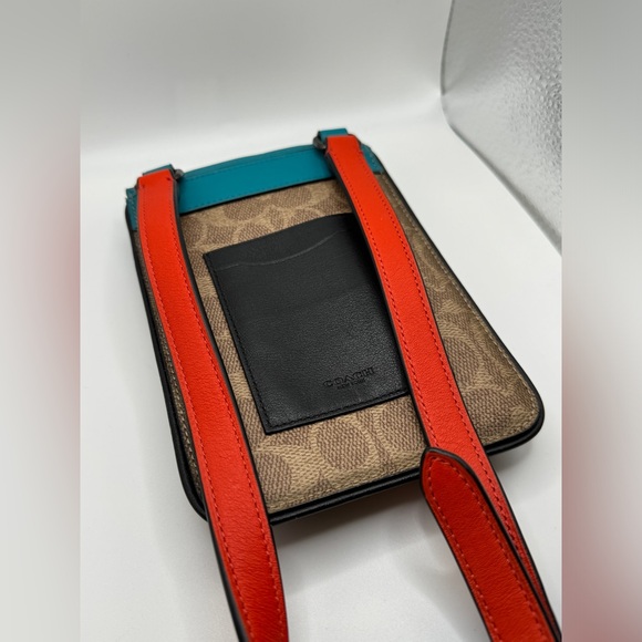 Coach Hybrid Pouch With Signature Canvas Blocking And Coach Patch - Picture 2 of 6